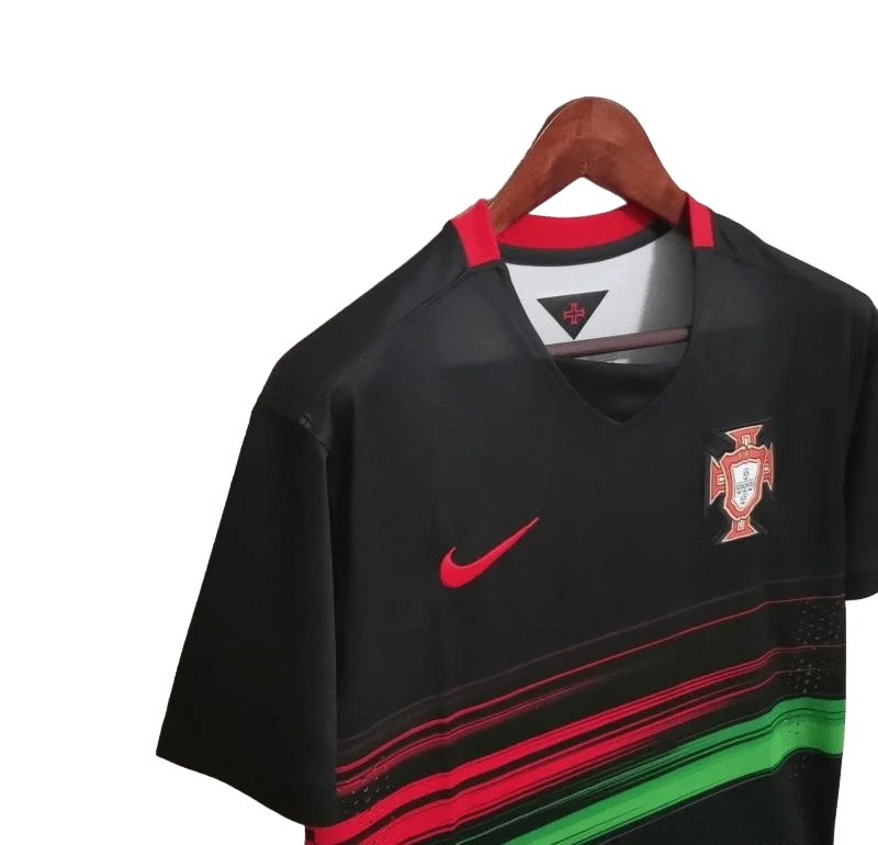 https://cdn.shopify.com/s/files/1/0826/7228/8075/files/20152016-portugal-away-black-retro-jersey-753146.webp?v=1741198518
