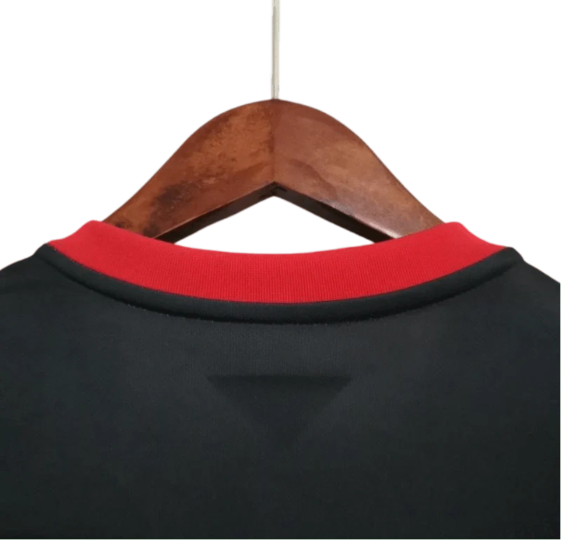 https://cdn.shopify.com/s/files/1/0826/7228/8075/files/20152016-portugal-away-black-retro-jersey-995694.webp?v=1741198519