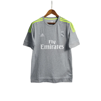 https://cdn.shopify.com/s/files/1/0826/7228/8075/files/20152016-real-madrid-fly-emirates-away-retro-kit-207489.webp?v=1741197462