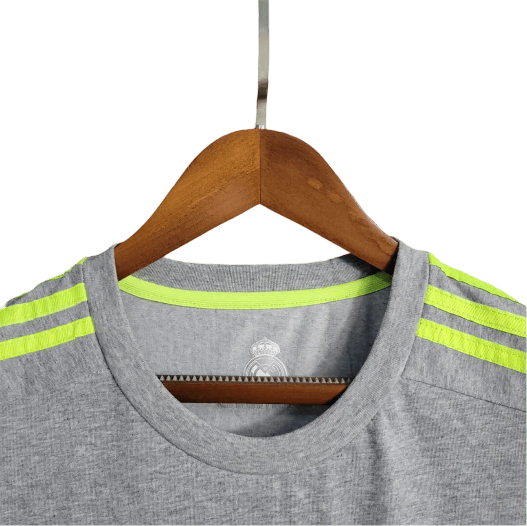 https://cdn.shopify.com/s/files/1/0826/7228/8075/files/20152016-real-madrid-fly-emirates-away-retro-kit-292649.webp?v=1741197462
