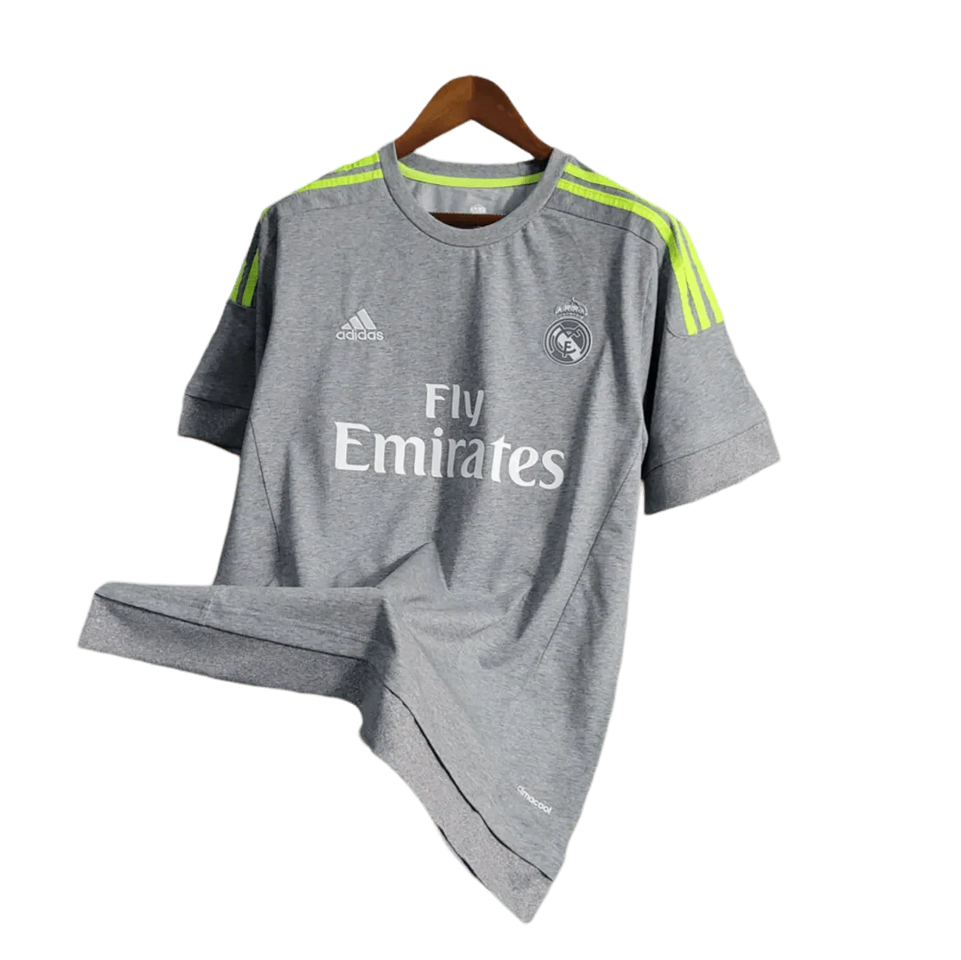 https://cdn.shopify.com/s/files/1/0826/7228/8075/files/20152016-real-madrid-fly-emirates-away-retro-kit-406428.webp?v=1741197461