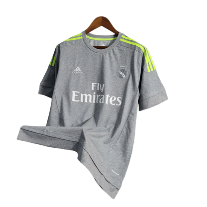 https://cdn.shopify.com/s/files/1/0826/7228/8075/files/20152016-real-madrid-fly-emirates-away-retro-kit-406428.webp?v=1741197461