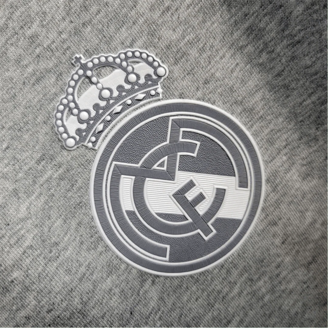 https://cdn.shopify.com/s/files/1/0826/7228/8075/files/20152016-real-madrid-fly-emirates-away-retro-kit-859226.webp?v=1741197461