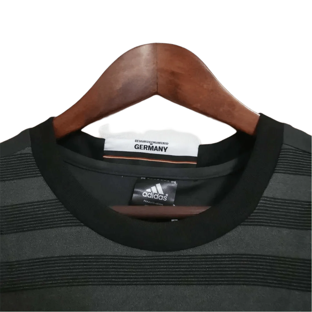 https://cdn.shopify.com/s/files/1/0826/7228/8075/files/2016-germany-away-retro-kit-131166.webp?v=1741197029