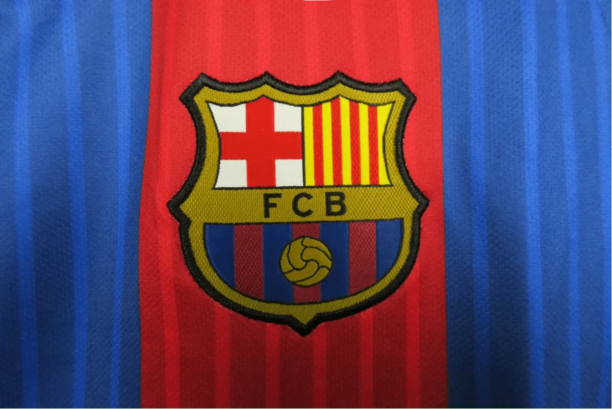 https://cdn.shopify.com/s/files/1/0826/7228/8075/files/20162017-fc-barcelona-qatar-airways-home-retro-kit-306099.webp?v=1741197479