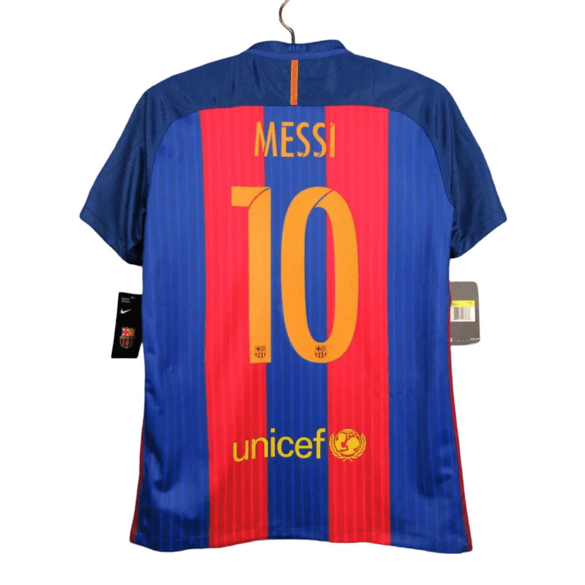 https://cdn.shopify.com/s/files/1/0826/7228/8075/files/20162017-fc-barcelona-qatar-airways-home-retro-kit-987514.webp?v=1741197479