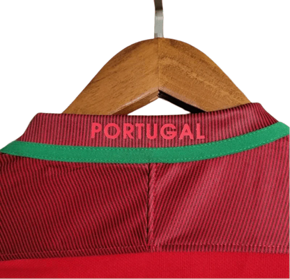 https://cdn.shopify.com/s/files/1/0826/7228/8075/files/20162017-portugal-home-retro-jersey-310519.webp?v=1741198513