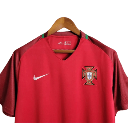 https://cdn.shopify.com/s/files/1/0826/7228/8075/files/20162017-portugal-home-retro-jersey-523543.webp?v=1741198513