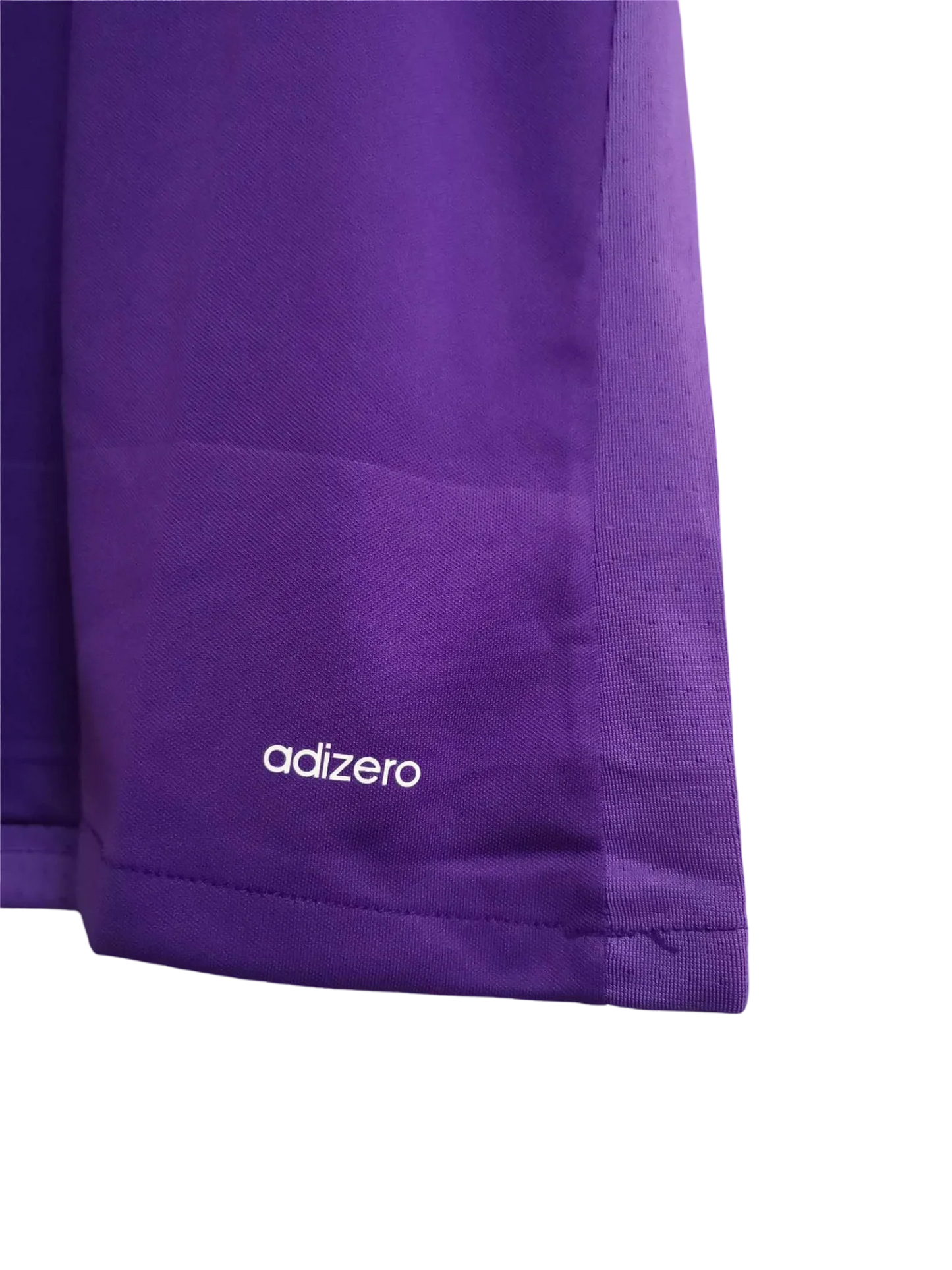 https://cdn.shopify.com/s/files/1/0826/7228/8075/files/20162017-real-madrid-fly-emirates-away-purple-retro-kit-312503.webp?v=1741197471