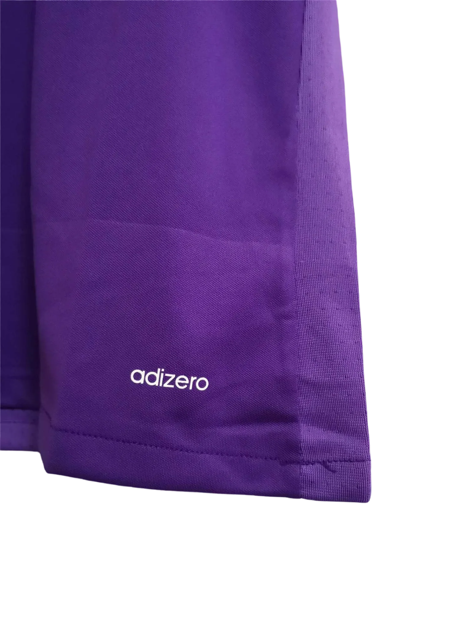 https://cdn.shopify.com/s/files/1/0826/7228/8075/files/20162017-real-madrid-fly-emirates-away-purple-retro-kit-312503.webp?v=1741197471