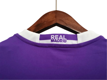 https://cdn.shopify.com/s/files/1/0826/7228/8075/files/20162017-real-madrid-fly-emirates-away-purple-retro-kit-long-sleeves-142725.webp?v=1741197485