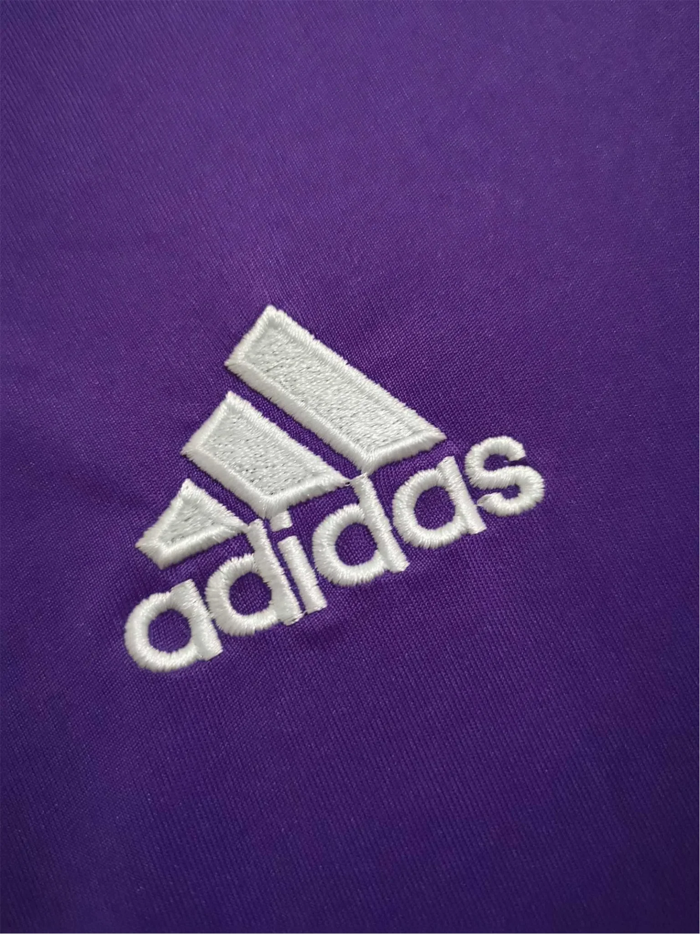 https://cdn.shopify.com/s/files/1/0826/7228/8075/files/20162017-real-madrid-fly-emirates-away-purple-retro-kit-long-sleeves-329939.webp?v=1741197488