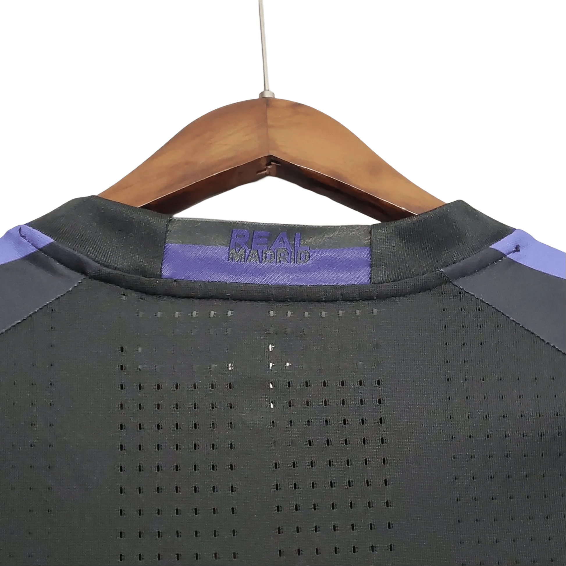https://cdn.shopify.com/s/files/1/0826/7228/8075/files/20162017-real-madrid-fly-emirates-third-retro-kit-136444.webp?v=1741197448