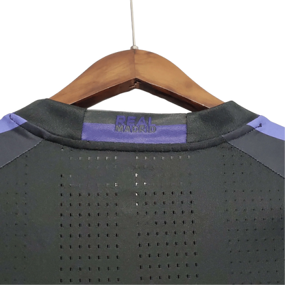 https://cdn.shopify.com/s/files/1/0826/7228/8075/files/20162017-real-madrid-fly-emirates-third-retro-kit-136444.webp?v=1741197448
