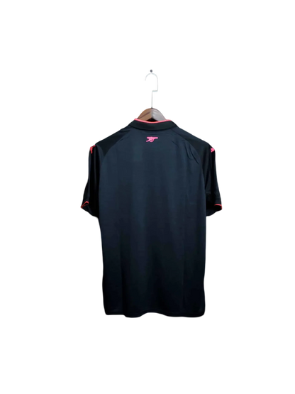 https://cdn.shopify.com/s/files/1/0826/7228/8075/files/20172018-arsenal-fly-emirates-third-retro-kit-classickits433-196991.webp?v=1741198350