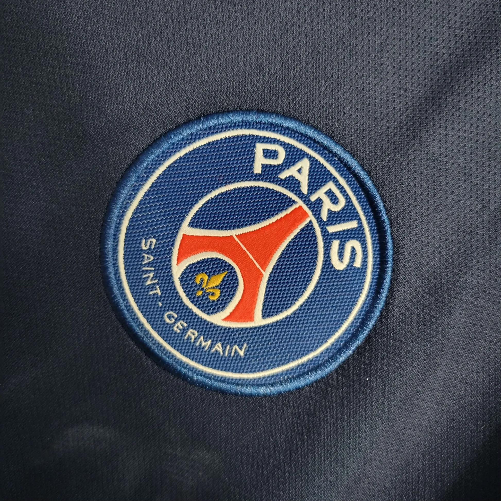 https://cdn.shopify.com/s/files/1/0826/7228/8075/files/20172018-paris-saint-germain-fly-emirates-home-retro-jersey-166599.webp?v=1741198013