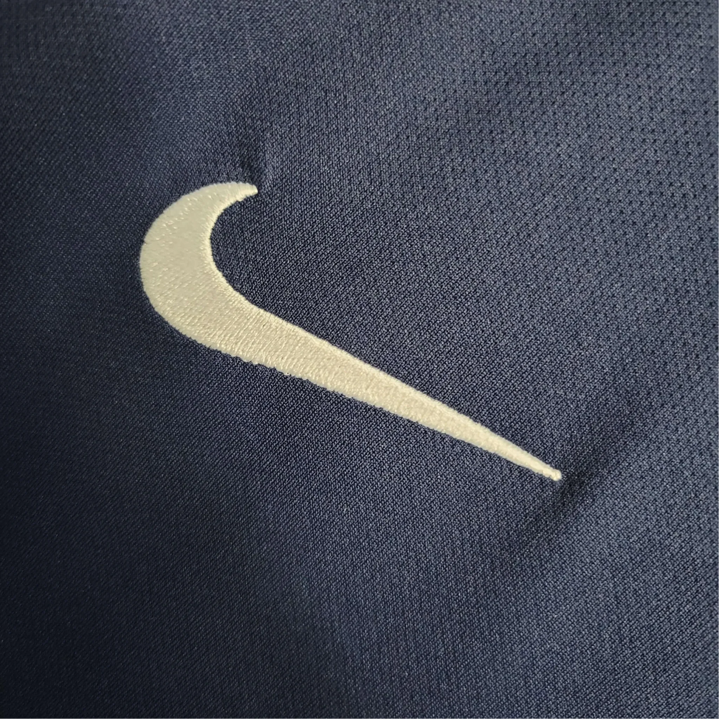 https://cdn.shopify.com/s/files/1/0826/7228/8075/files/20172018-paris-saint-germain-fly-emirates-home-retro-jersey-579472.webp?v=1741198011