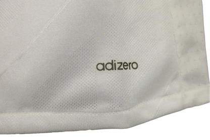 https://cdn.shopify.com/s/files/1/0826/7228/8075/files/20172018-real-madrid-fly-emirates-home-retro-kit-284995.webp?v=1741197468