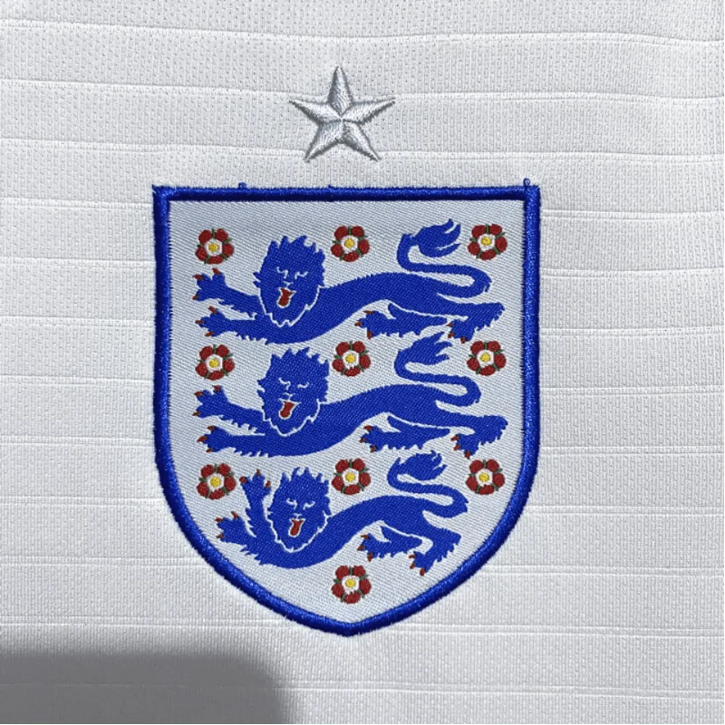 https://cdn.shopify.com/s/files/1/0826/7228/8075/files/2018-england-home-retro-kit-323282.webp?v=1741196965