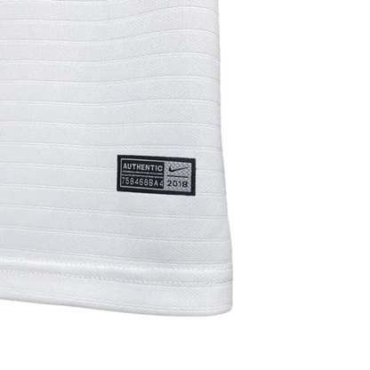 https://cdn.shopify.com/s/files/1/0826/7228/8075/files/2018-england-home-retro-kit-413864.webp?v=1741196965