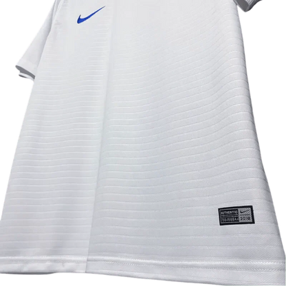 https://cdn.shopify.com/s/files/1/0826/7228/8075/files/2018-england-home-retro-kit-584325.webp?v=1741196967