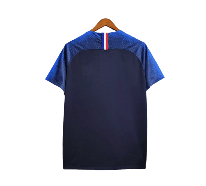 https://cdn.shopify.com/s/files/1/0826/7228/8075/files/2018-france-world-cup-home-retro-jersey-370085.webp?v=1741198512