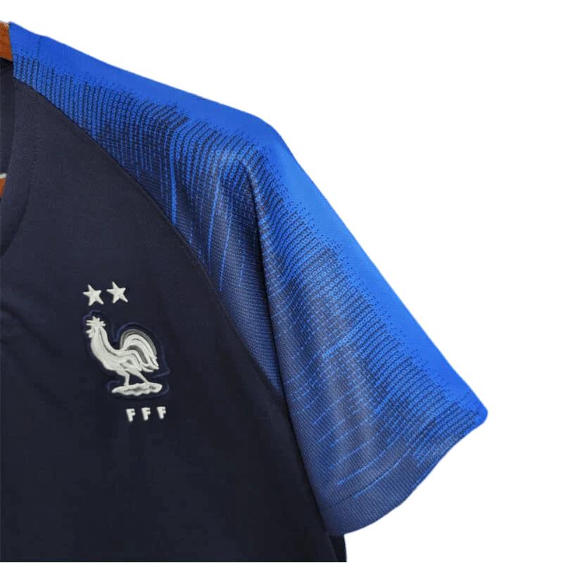 https://cdn.shopify.com/s/files/1/0826/7228/8075/files/2018-france-world-cup-home-retro-jersey-405791.webp?v=1741198516