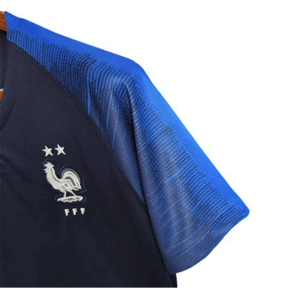 https://cdn.shopify.com/s/files/1/0826/7228/8075/files/2018-france-world-cup-home-retro-jersey-405791.webp?v=1741198516