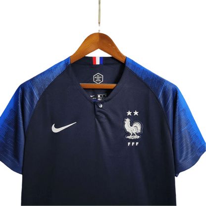 https://cdn.shopify.com/s/files/1/0826/7228/8075/files/2018-france-world-cup-home-retro-jersey-640558.webp?v=1741198515