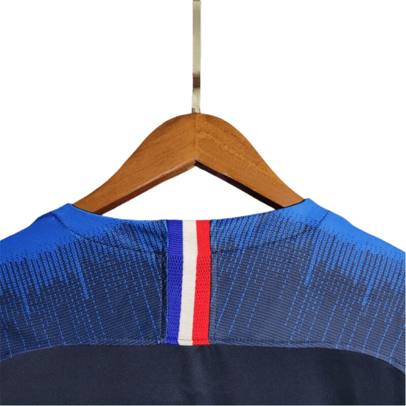 https://cdn.shopify.com/s/files/1/0826/7228/8075/files/2018-france-world-cup-home-retro-jersey-916672.webp?v=1741198515