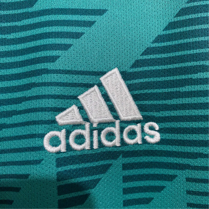 https://cdn.shopify.com/s/files/1/0826/7228/8075/files/2018-germany-away-retro-kit-393056.webp?v=1741197052