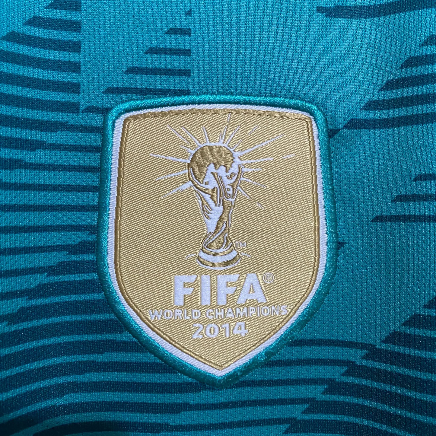 https://cdn.shopify.com/s/files/1/0826/7228/8075/files/2018-germany-away-retro-kit-397466.webp?v=1741197051