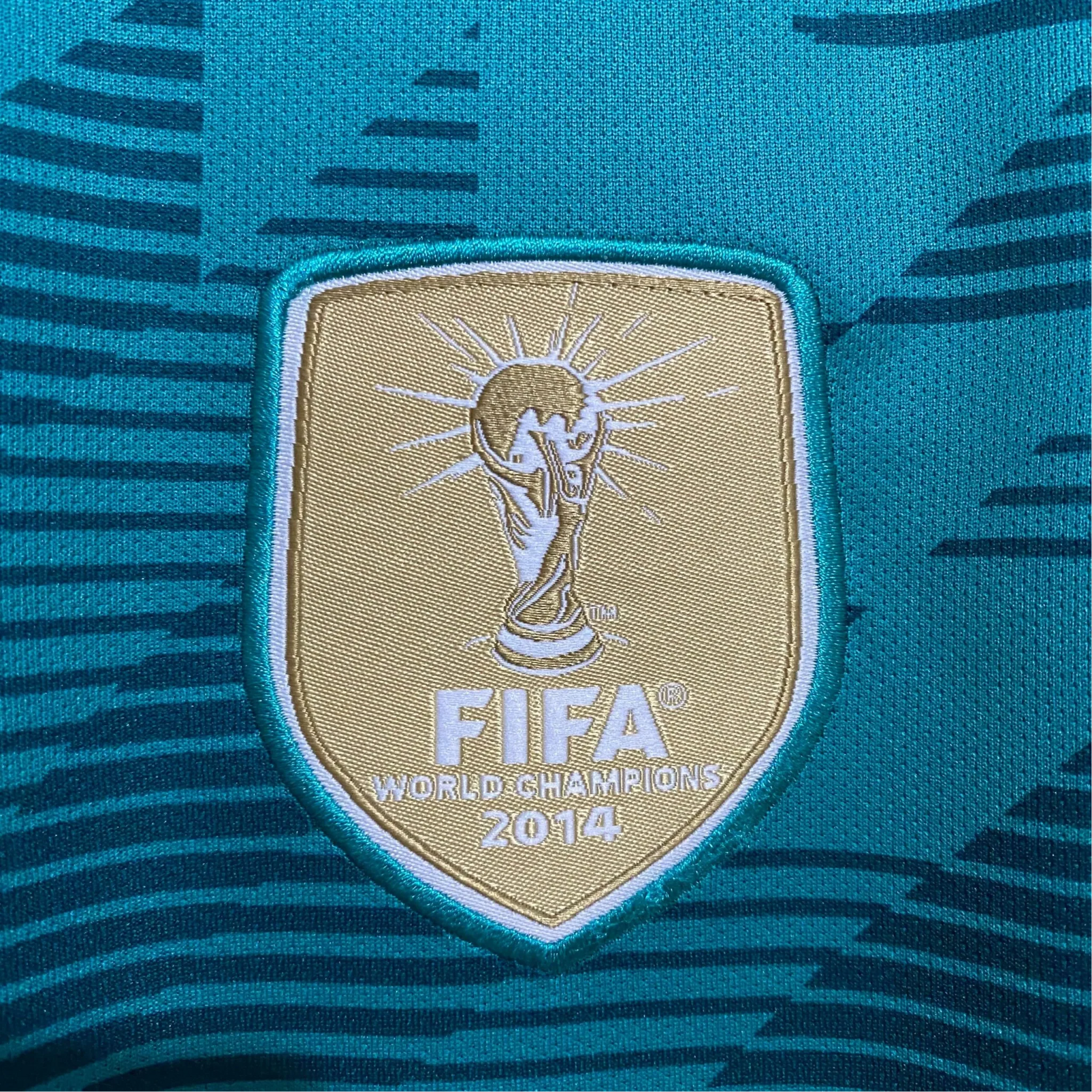 https://cdn.shopify.com/s/files/1/0826/7228/8075/files/2018-germany-away-retro-kit-397466.webp?v=1741197051