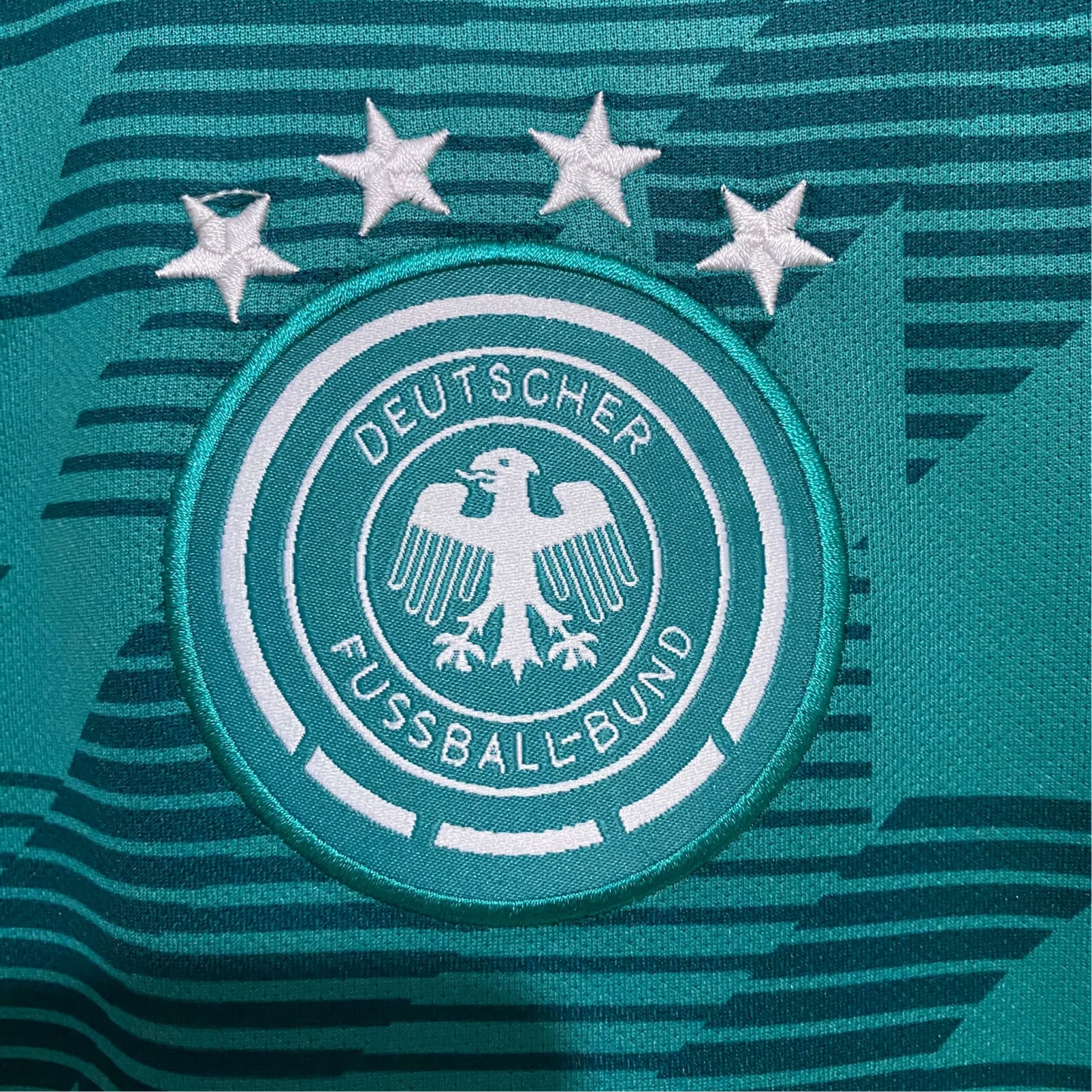 https://cdn.shopify.com/s/files/1/0826/7228/8075/files/2018-germany-away-retro-kit-865419.webp?v=1741197050