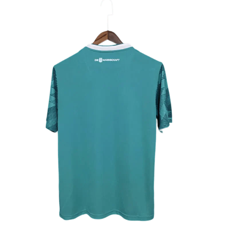 https://cdn.shopify.com/s/files/1/0826/7228/8075/files/2018-germany-away-retro-kit-945809.webp?v=1741197046