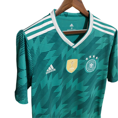 https://cdn.shopify.com/s/files/1/0826/7228/8075/files/2018-germany-away-retro-kit-985914.webp?v=1741197050