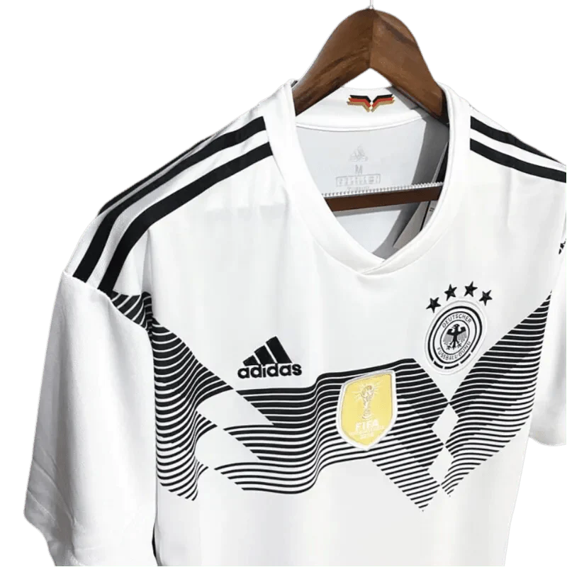 https://cdn.shopify.com/s/files/1/0826/7228/8075/files/2018-germany-home-retro-kit-227513.webp?v=1741197025