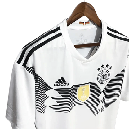 https://cdn.shopify.com/s/files/1/0826/7228/8075/files/2018-germany-home-retro-kit-227513.webp?v=1741197025