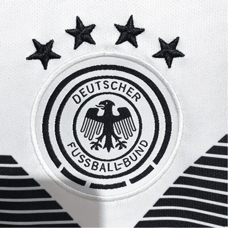 https://cdn.shopify.com/s/files/1/0826/7228/8075/files/2018-germany-home-retro-kit-241079.webp?v=1741197026