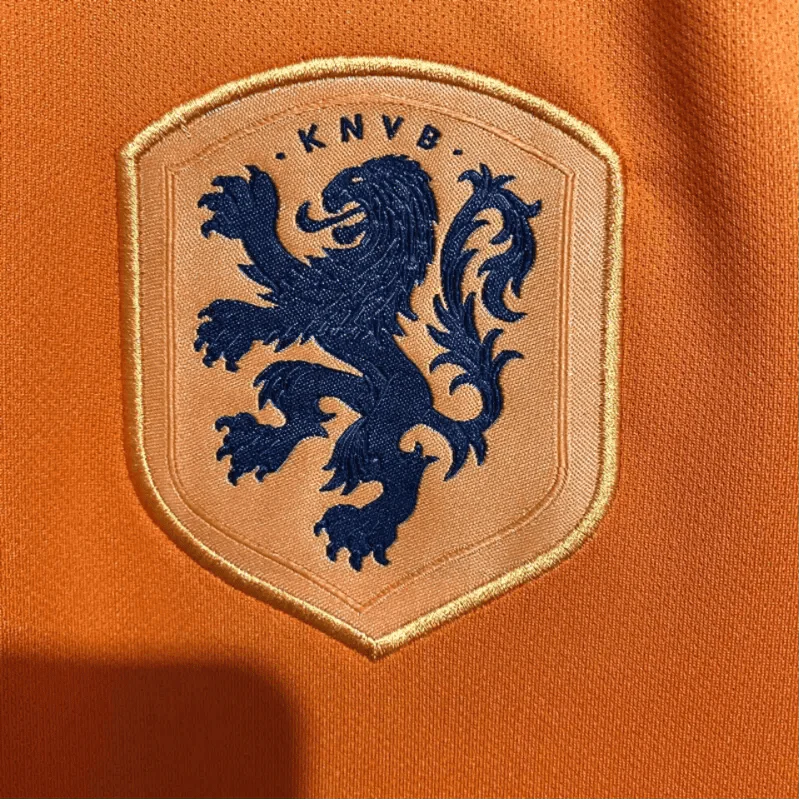 https://cdn.shopify.com/s/files/1/0826/7228/8075/files/2018-netherlands-home-retro-kit-178693.webp?v=1741197038