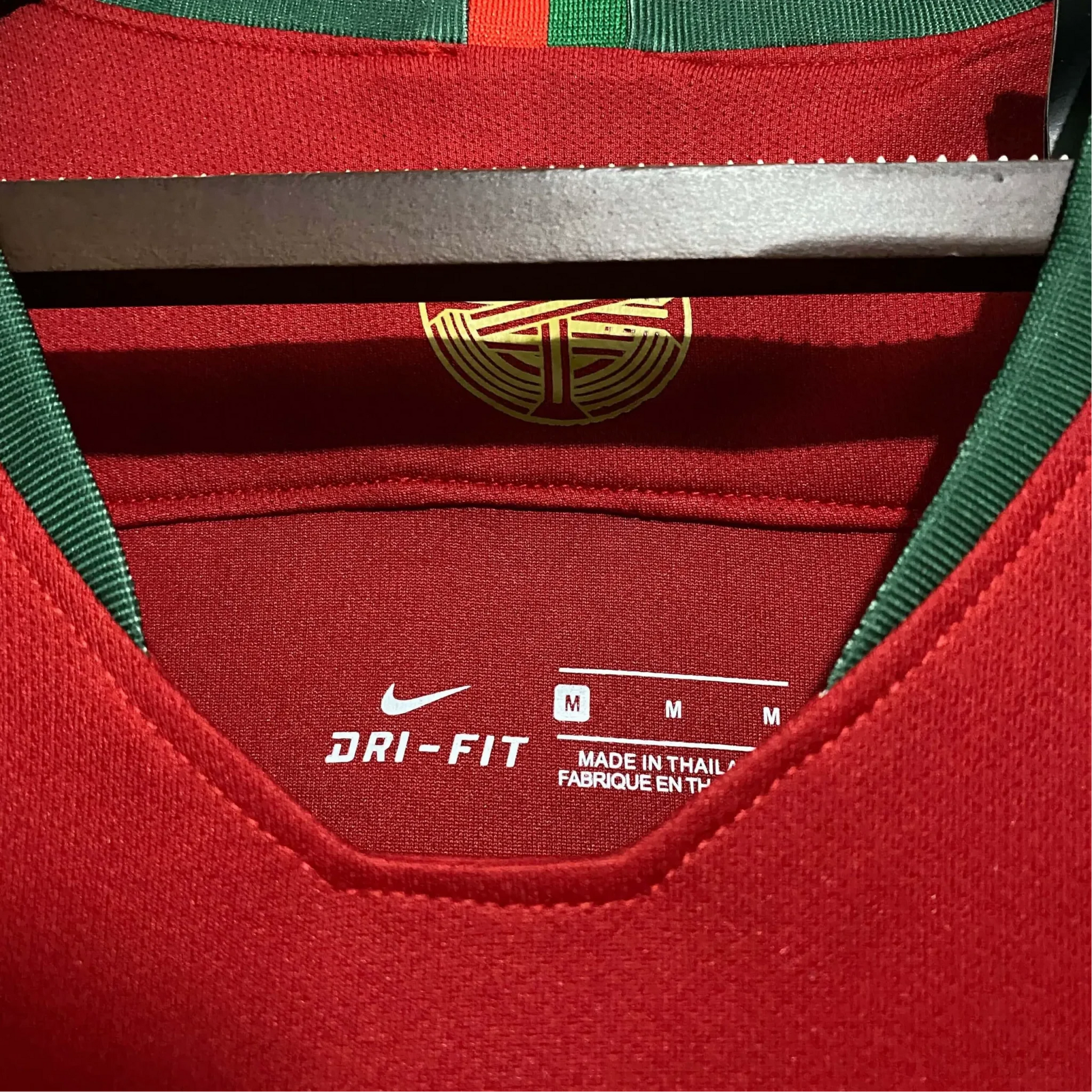 https://cdn.shopify.com/s/files/1/0826/7228/8075/files/2018-portugal-home-retro-kit-136883.webp?v=1741197181