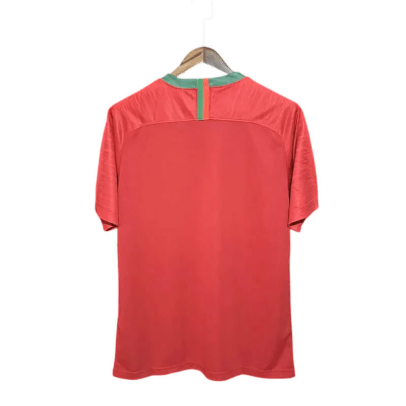 https://cdn.shopify.com/s/files/1/0826/7228/8075/files/2018-portugal-home-retro-kit-157618.webp?v=1741197177