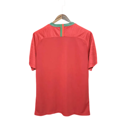 https://cdn.shopify.com/s/files/1/0826/7228/8075/files/2018-portugal-home-retro-kit-157618.webp?v=1741197177