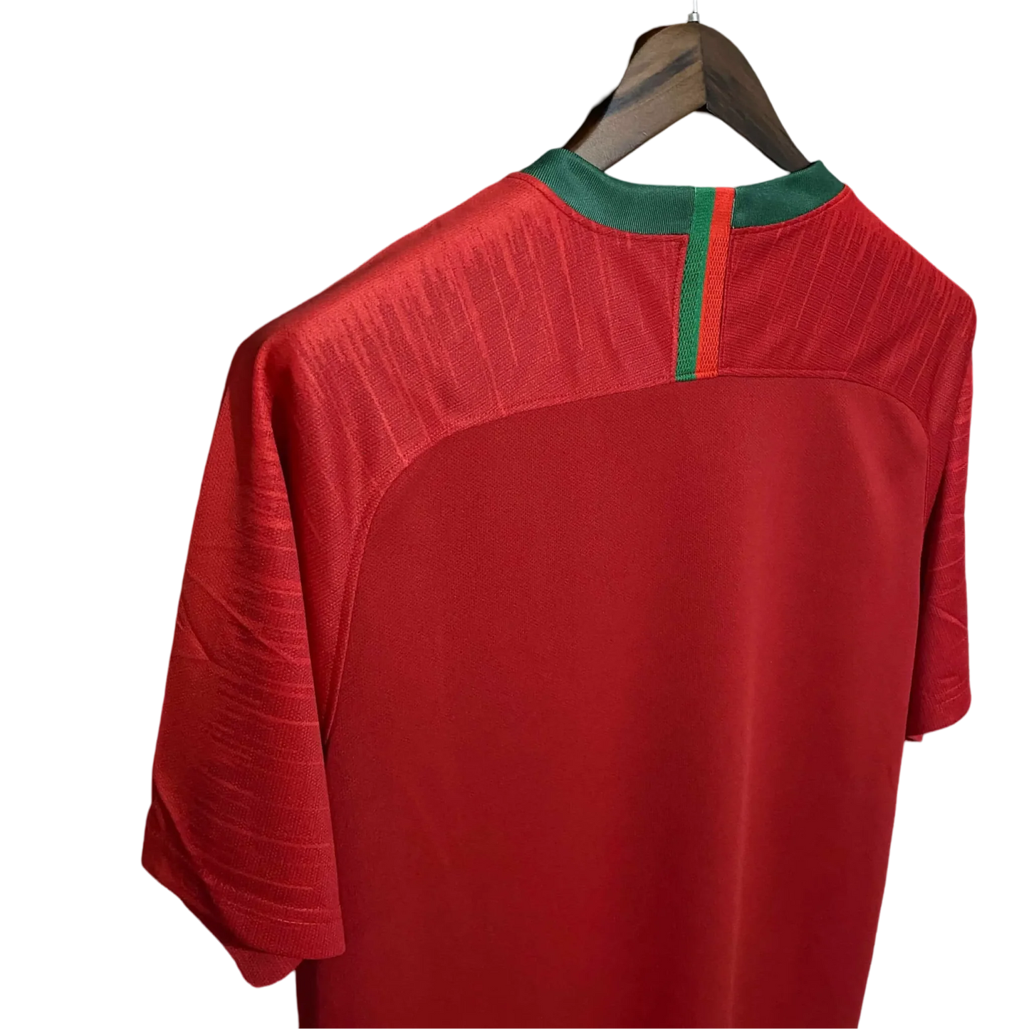 https://cdn.shopify.com/s/files/1/0826/7228/8075/files/2018-portugal-home-retro-kit-376115.webp?v=1741197180