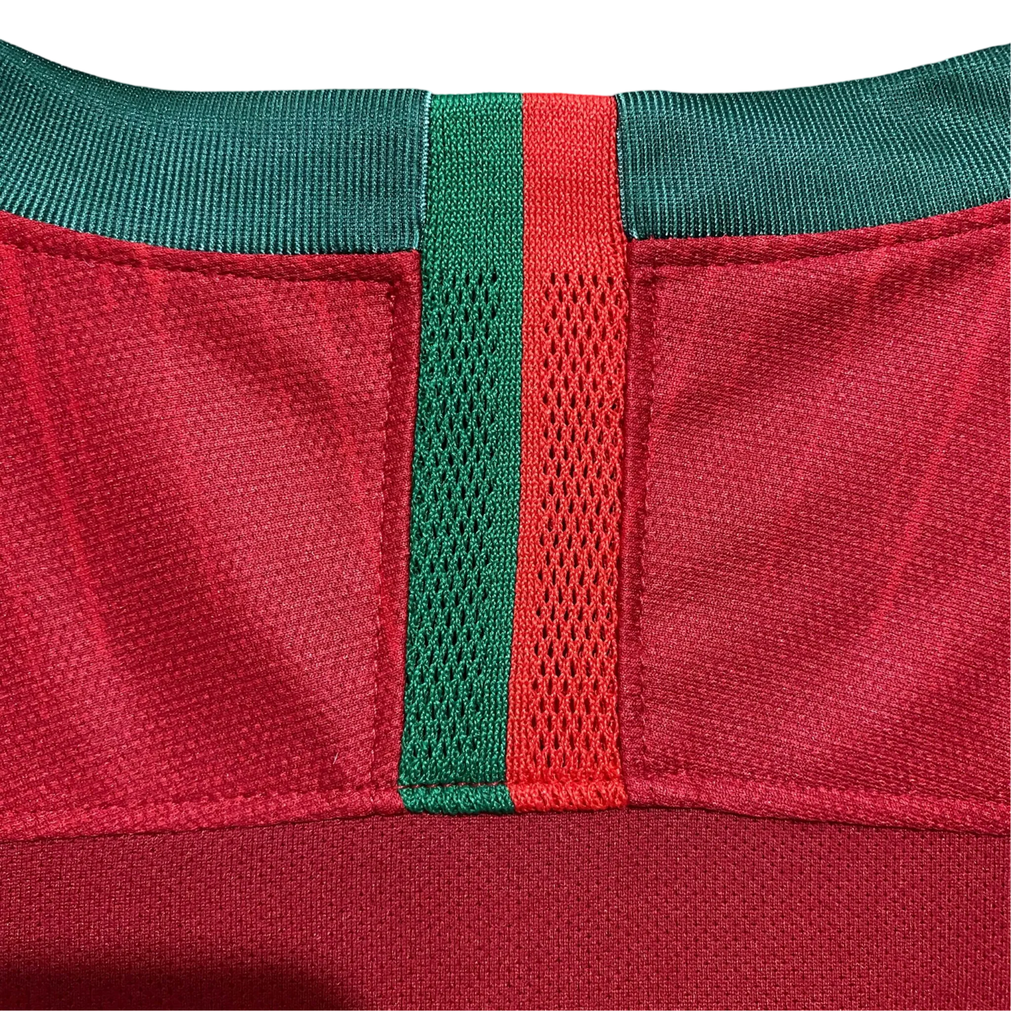 https://cdn.shopify.com/s/files/1/0826/7228/8075/files/2018-portugal-home-retro-kit-809209.webp?v=1741197183