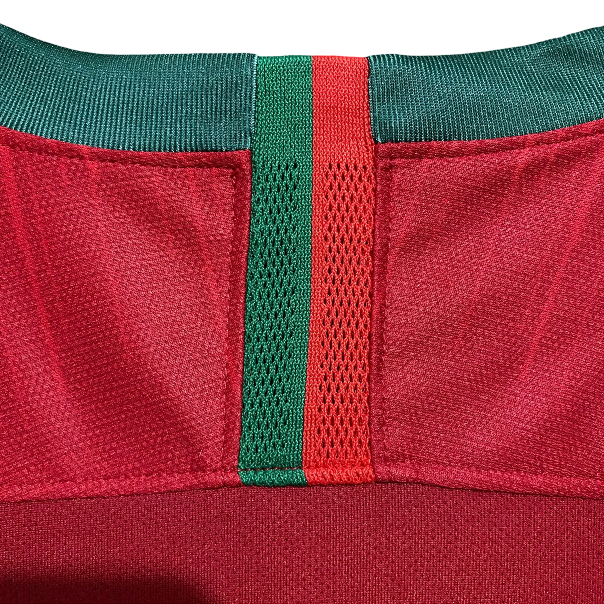 https://cdn.shopify.com/s/files/1/0826/7228/8075/files/2018-portugal-home-retro-kit-809209.webp?v=1741197183