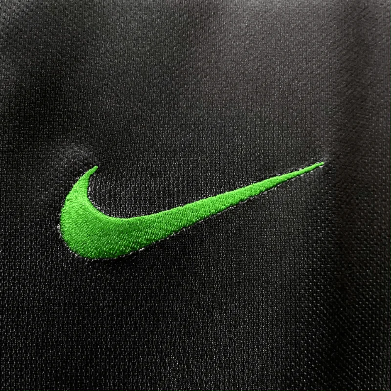 https://cdn.shopify.com/s/files/1/0826/7228/8075/files/2018-portugal-pre-match-training-retro-kit-455290.webp?v=1741197027