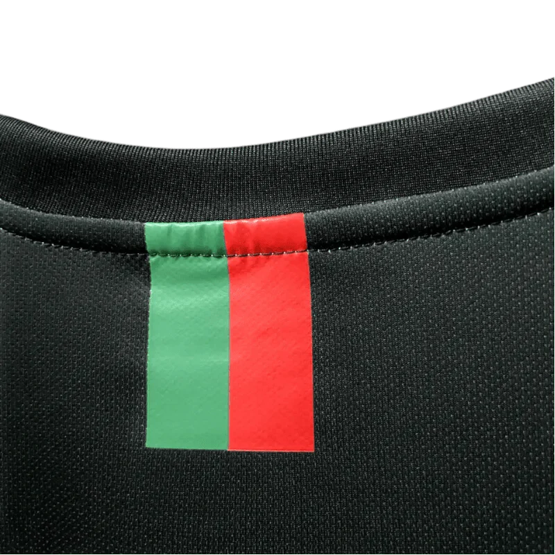 https://cdn.shopify.com/s/files/1/0826/7228/8075/files/2018-portugal-pre-match-training-retro-kit-939564.webp?v=1741197027