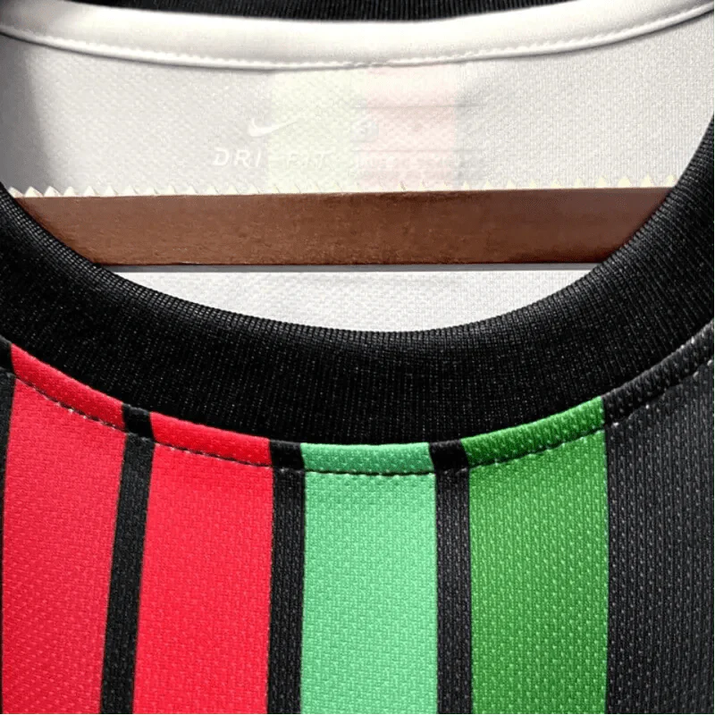 https://cdn.shopify.com/s/files/1/0826/7228/8075/files/2018-portugal-pre-match-training-retro-kit-955034.webp?v=1741197025