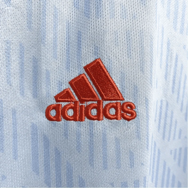 https://cdn.shopify.com/s/files/1/0826/7228/8075/files/2018-spain-away-retro-kit-492713.webp?v=1741197032